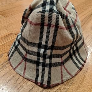 Burberry plaid bucket hat